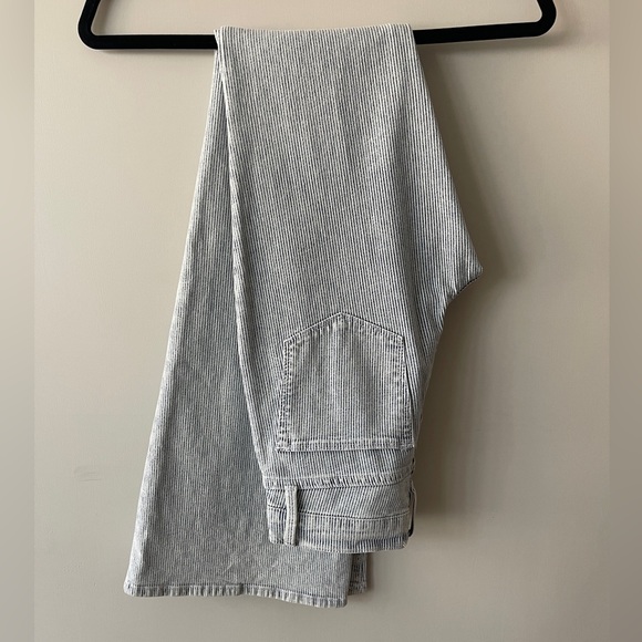 Frame Le High Flare Jeans - Picture 5 of 10